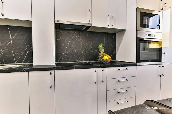Bečići'de üç odalı daire, 86m²