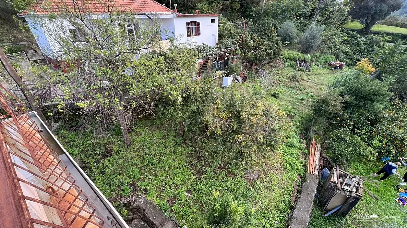 Güzel dağ manzarasına sahip sakin bir konumda ev