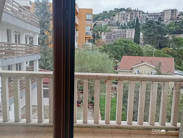 Herceg Novi'de Bir Odalı Daire