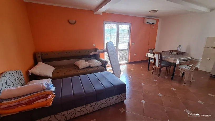Sutomore'de 8 yatak odalı ev