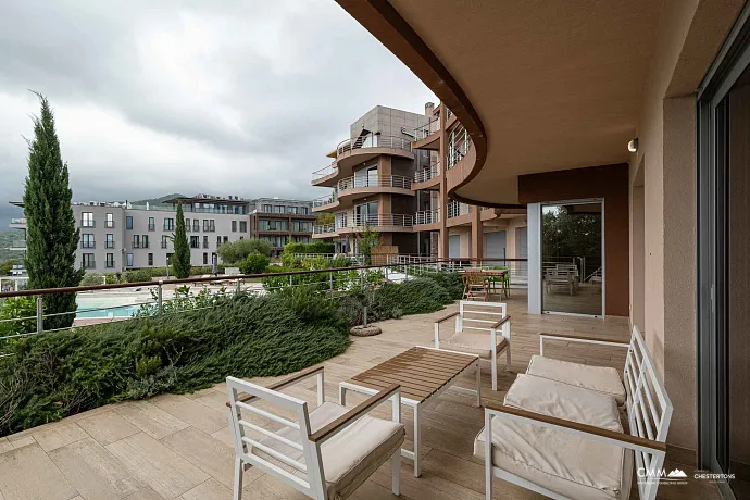 Satılık: Deniz Manzaralı, 40 m² Teraslı, Üç Yatak Odalı Geniş Daire