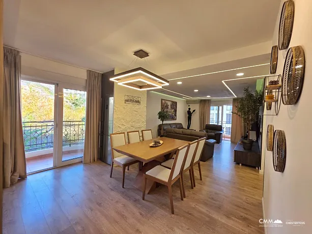 Denize 300 metre mesafede özel saunalı lüks 3 yatak odalı daire – Bečići (107 m²)