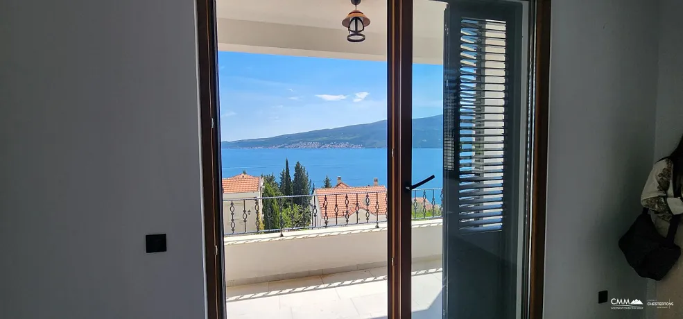 Panoramik deniz manzaralı geniş ve aydınlık daireler