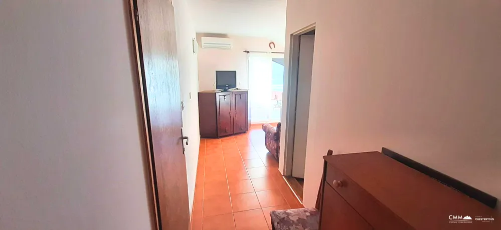 Herceg Novi'de 3 yatak odalı ve deniz manzaralı 85m2 geniş daire