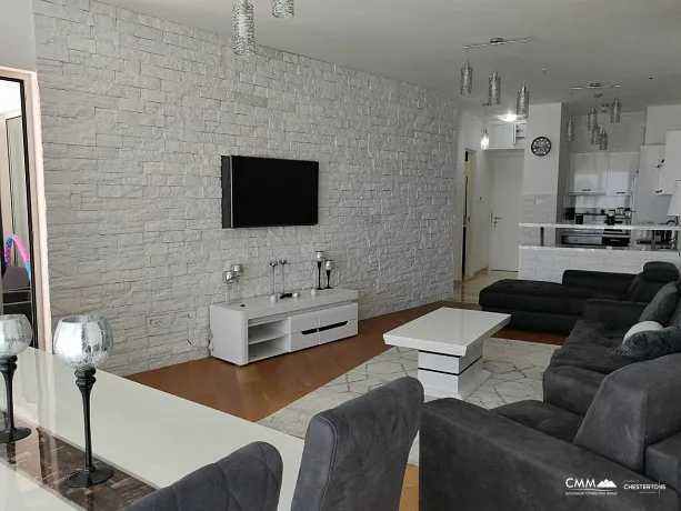 İlk satırda Budva'da tek yatak odalı daire