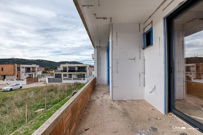 Bar’da Teraslı ve 3 Yatak Odalı Modern Ev