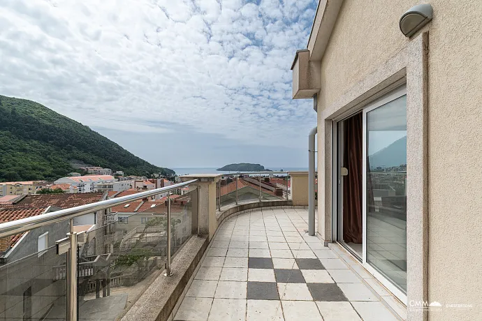 Budva Lazi’de Satılık Eşyalı 1+1 Daire – 89m² Deniz Manzaralı