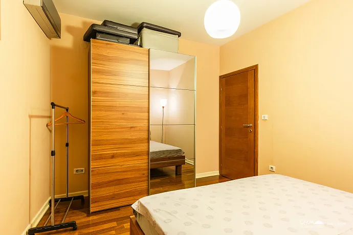 Pržno’da 84 m² İki Yatak Odalı Daire – Konfor ve Sıcaklık Denize Yakın