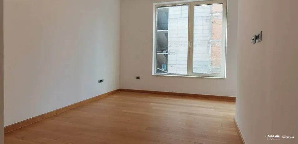 Podgorica'nın Lüks bölümünde üç yatak odalı daire