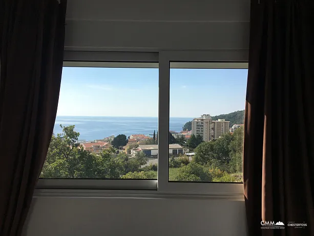 Petrovac'ta Akdeniz Manzaralı Dubleks Daire, 104 m²