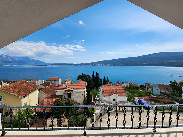 Panoramik deniz manzaralı geniş ve aydınlık daireler