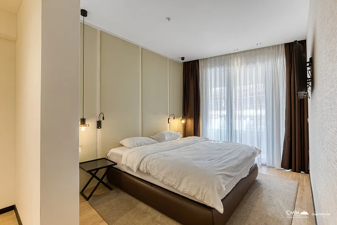 Bečići’de lüks şekilde döşenmiş daire satışa sunulmuştur. Bu fırsat gerçekten kaçırılmamalıdır.