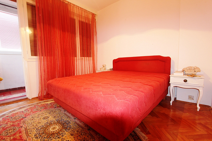 Herceg Novi'de deniz manzaralı iki yatak odalı daire